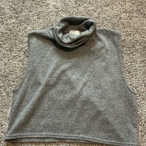 Cropped grey turtleneck